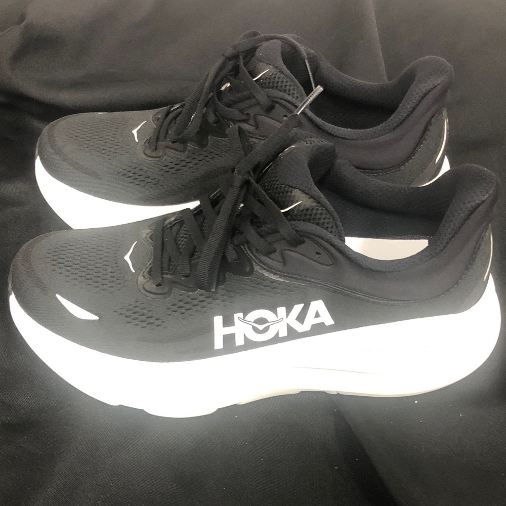Women’s Hoka Black and White Bondi 9 Sz 10D new